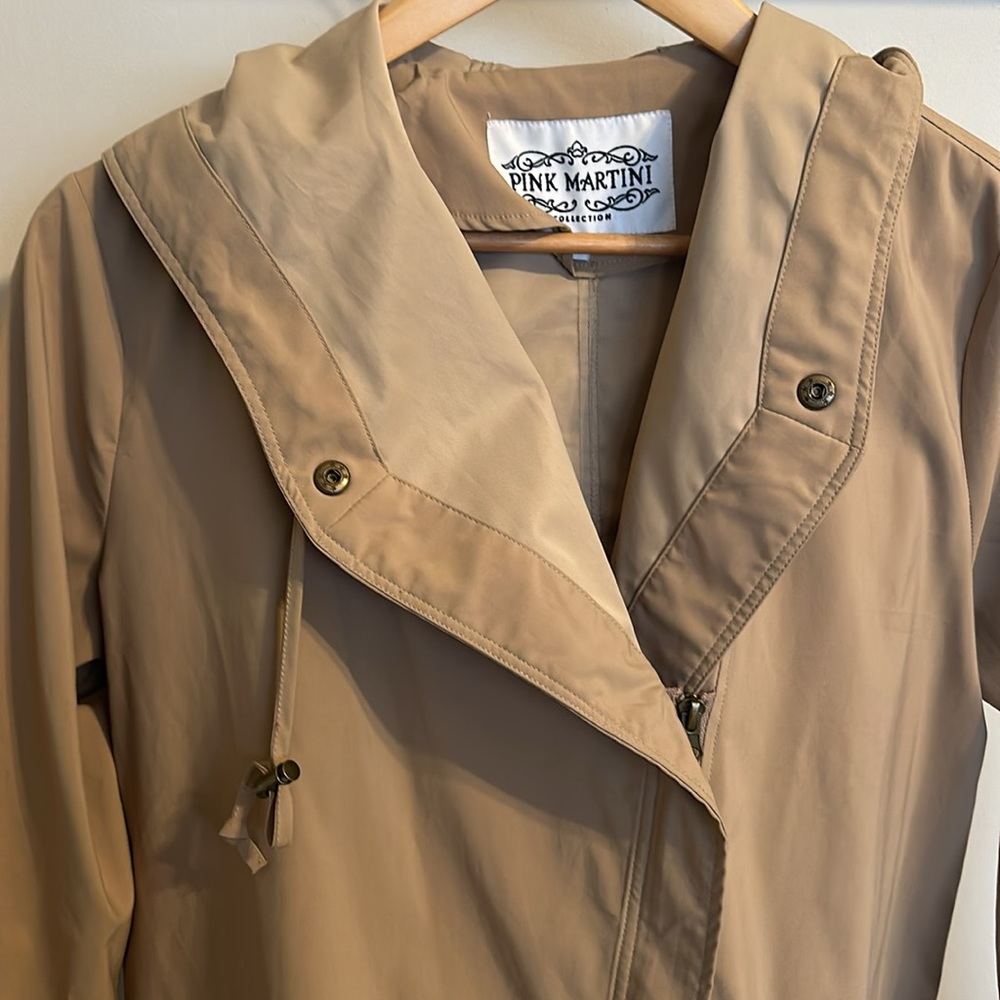 Beige raincoat - Picture 2 of 3